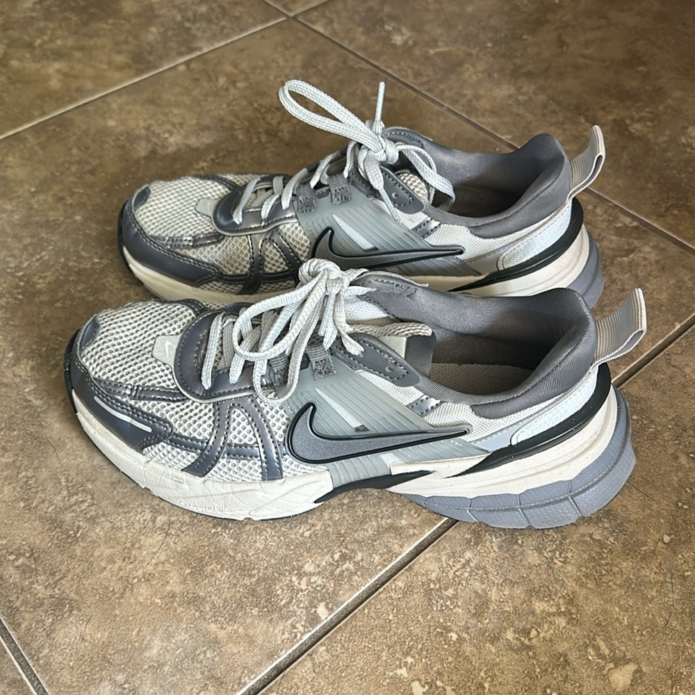 Nike V2K- Gray/ Silver Metallic (W-7.5)